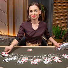 bet3s থ্রি কার্ড পোকার টেবিলের দৃশ্য